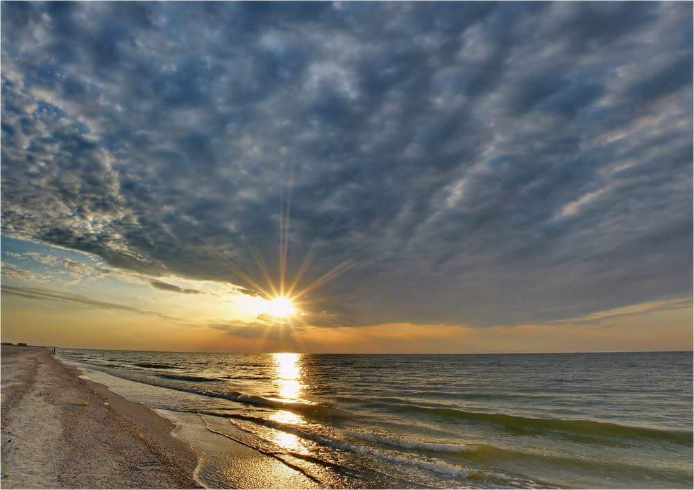 Рассветы и закаты Геническа и Арабатской Стрелки