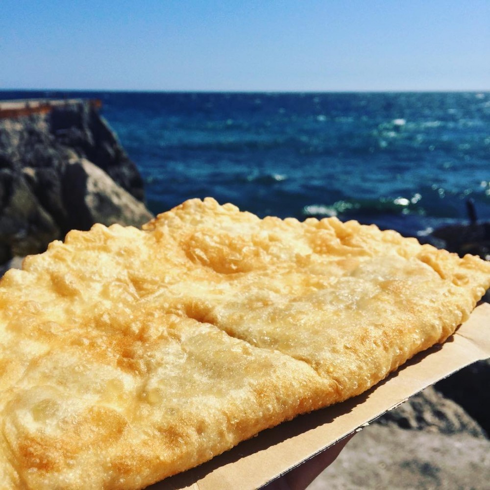 Чебуреки спасают жизни на море!