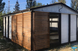 Окремі будиночки на березі моря