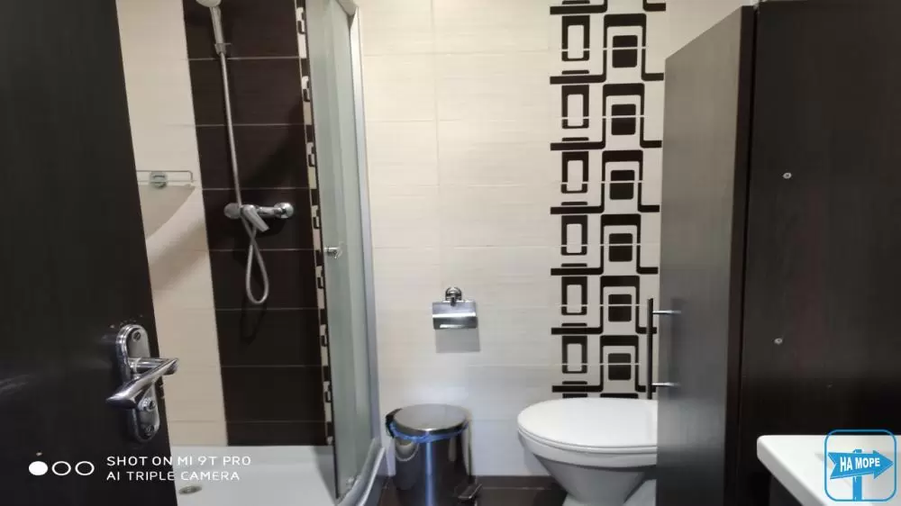 Номер-студио с перегородкой в центральном корпусе. 1 этаж